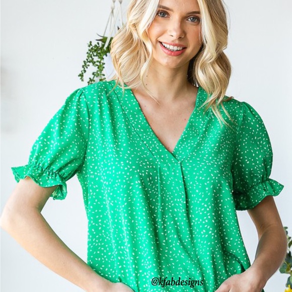 ❤️LAST 2! V Neck Ruffle Sleeves Relaxed Fit Kelly Green Printed Top! - Picture 6 of 6